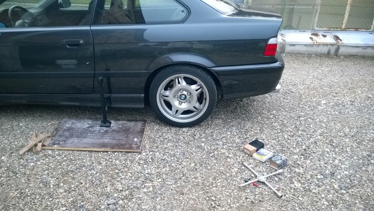 Démontage des cales derrière les jantes
