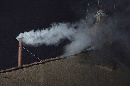 1326624999_vatican_fumee_blanche_un_nouv