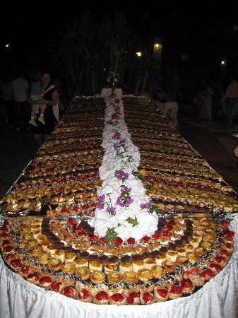 img-242179-3-un-buffet-sans-complexes.jpg