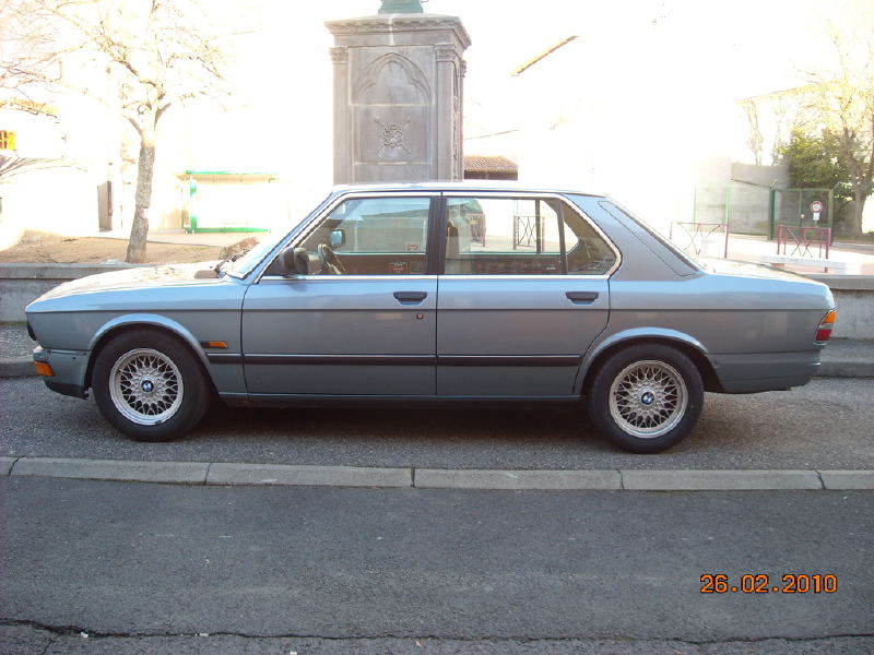 img-323511-6-bmw528i007.jpg