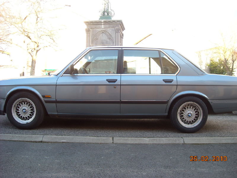 img-323511-7-bmw528i008.jpg