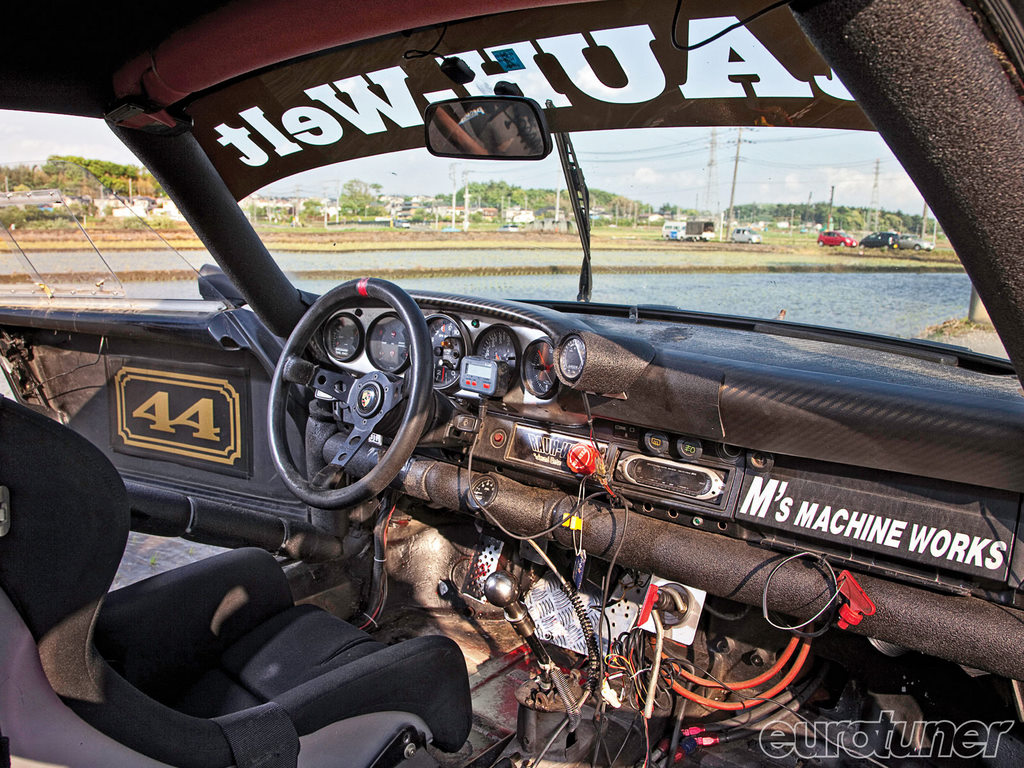 img-355432-3-438713eurp101111orauhweltbegriffporschesmmachine.jpg