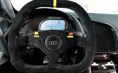 img-367413-3-audi-r8-lms-interior.jpg