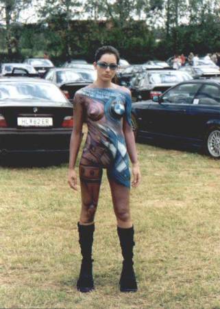 img-381347-11-27979bmw_girl.jpg