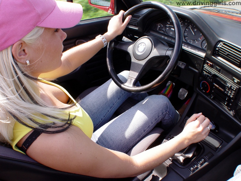 img-382326-9-drivinggirls_vid003-2_002.jpg