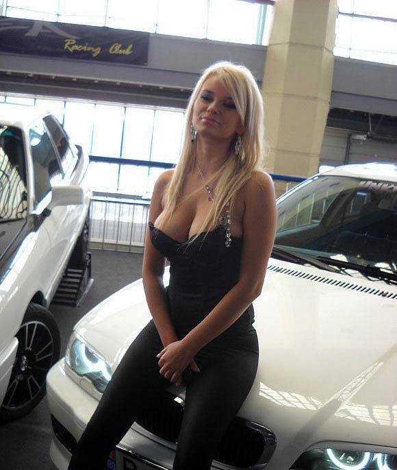 img-387710-1-car-show-girls-2-1f1180d.jpg