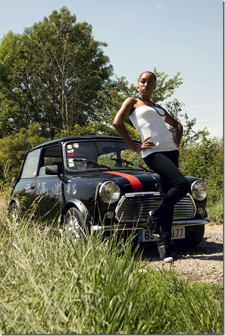 img-396628-5-BeautifulgirlsandBMWMini5_thumb.jpg