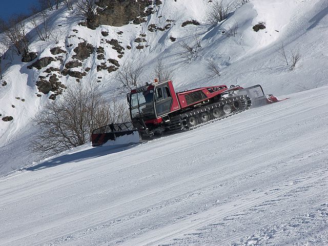 img-410047-1-snowcattrackzoom.jpg