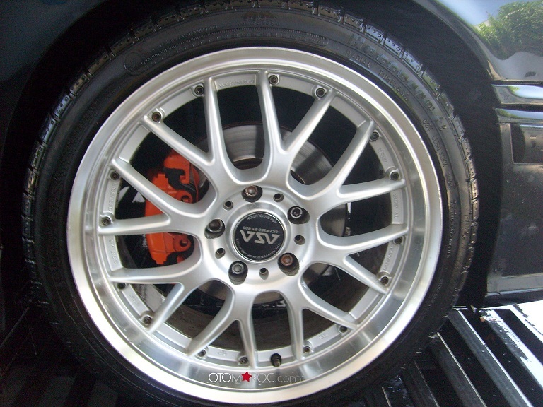 img-413446-1-etrierorange1.jpg