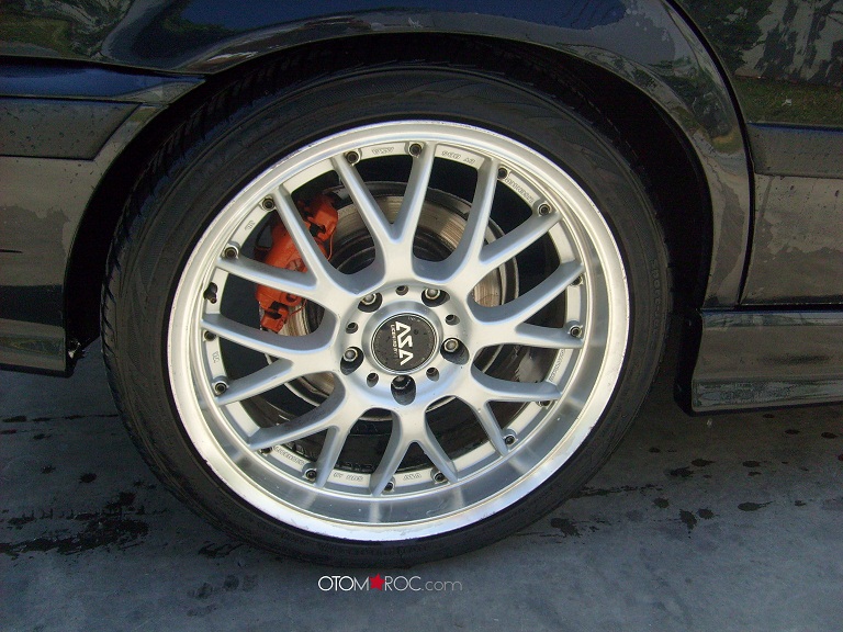img-413446-2-etrierorange2.jpg
