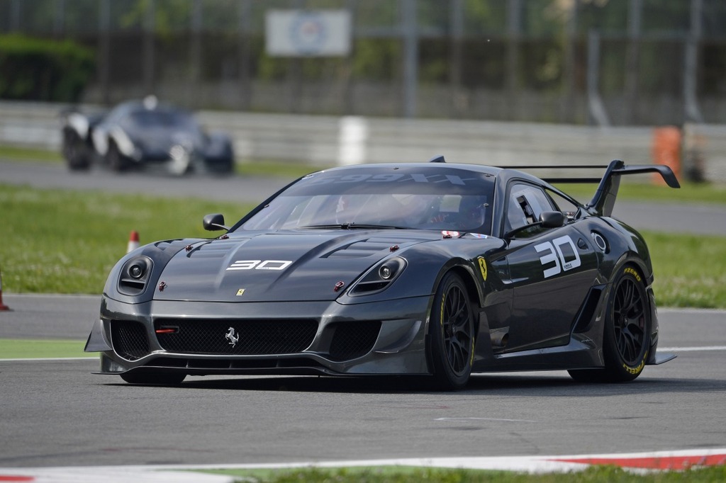 img-440573-6-ferrarixxprogrammamonza.jpg