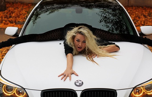 img-462566-27-girl-blonde-pretty-car-BMW-split_large.jpg