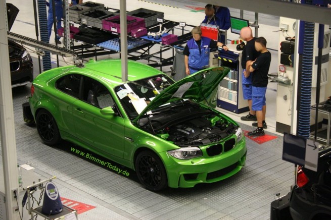 img-466208-8-BMW-1er-M-Coupé-Java-Grün-Individual-Green-Mamba-Werk-Leipzig-2012-655x436.jpg