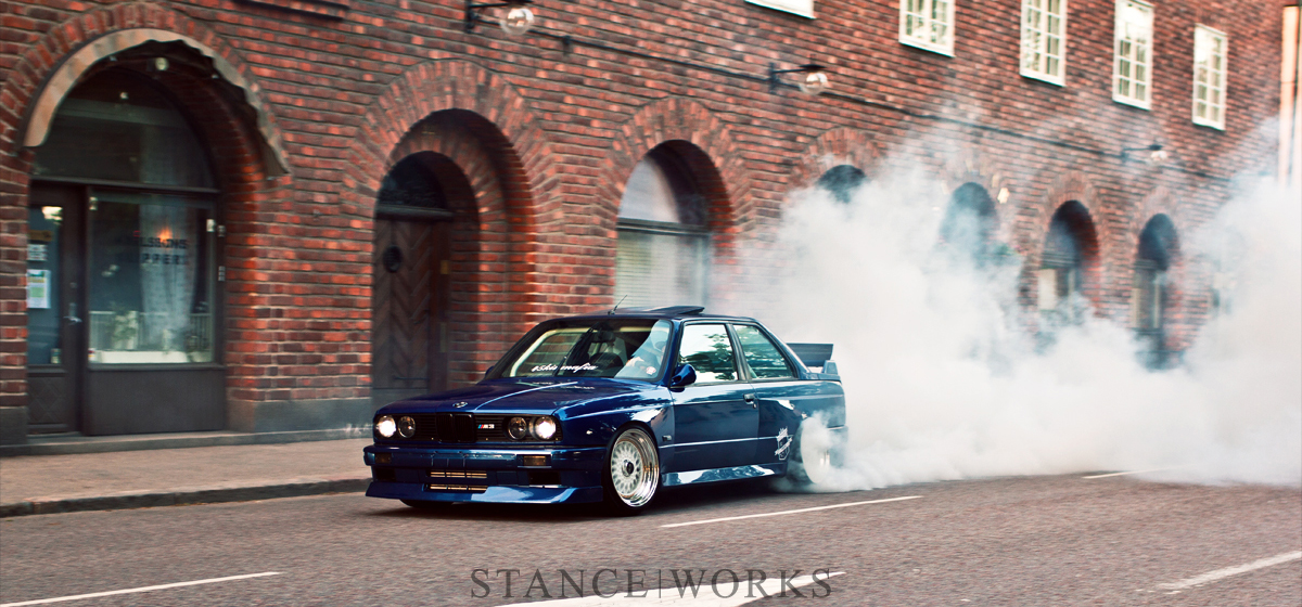 img-467014-1-bmw-e30-m3-burnout-title.jpg