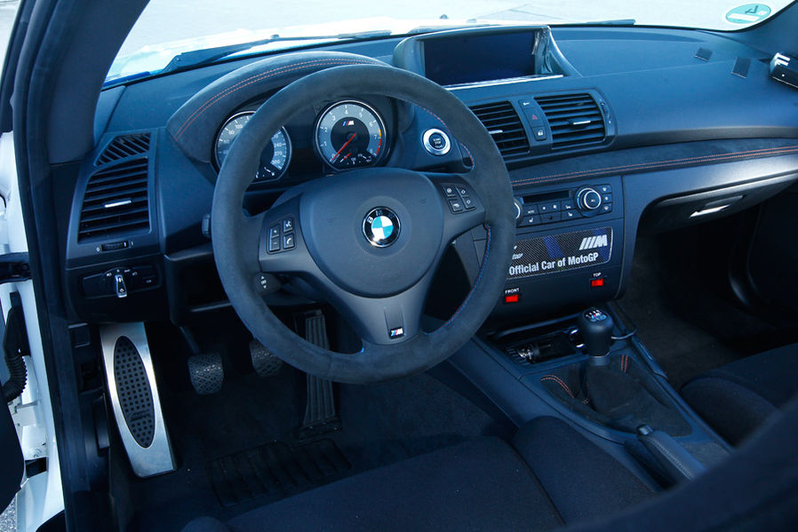 img-470259-10-BMW-1er-M-Coup-Cockpit-19-fotoshowImageNew-f827d1b8-571801.jpg