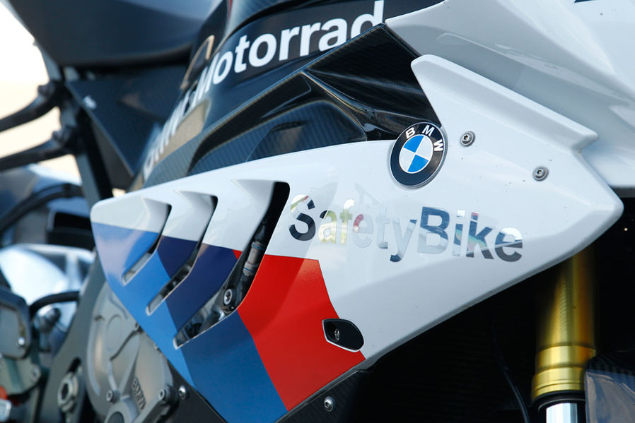 img-470259-14-BMW-S-1000-RR-Tank-19-fotoshowImageNew-827bbc50-571812.jpg