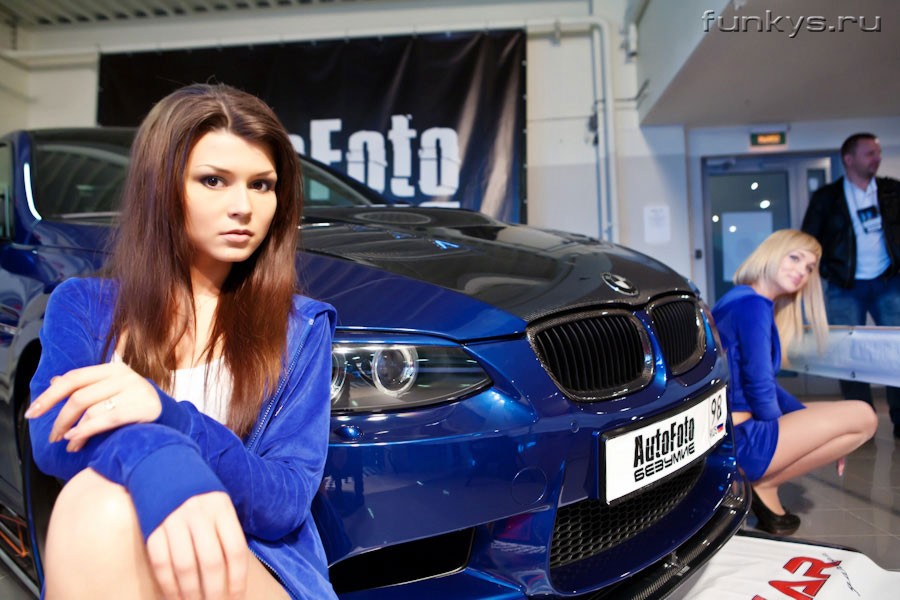 img-494795-1-2011-AvtoFotoBezumie-Tuning-Show-Tuned-Blue-Painted-BMW-Pretty-Girls-front-fascia-photoshoot.jpg