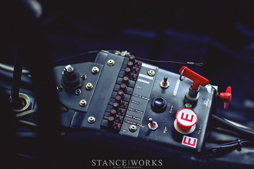 bmwe21group5320controls.jpg