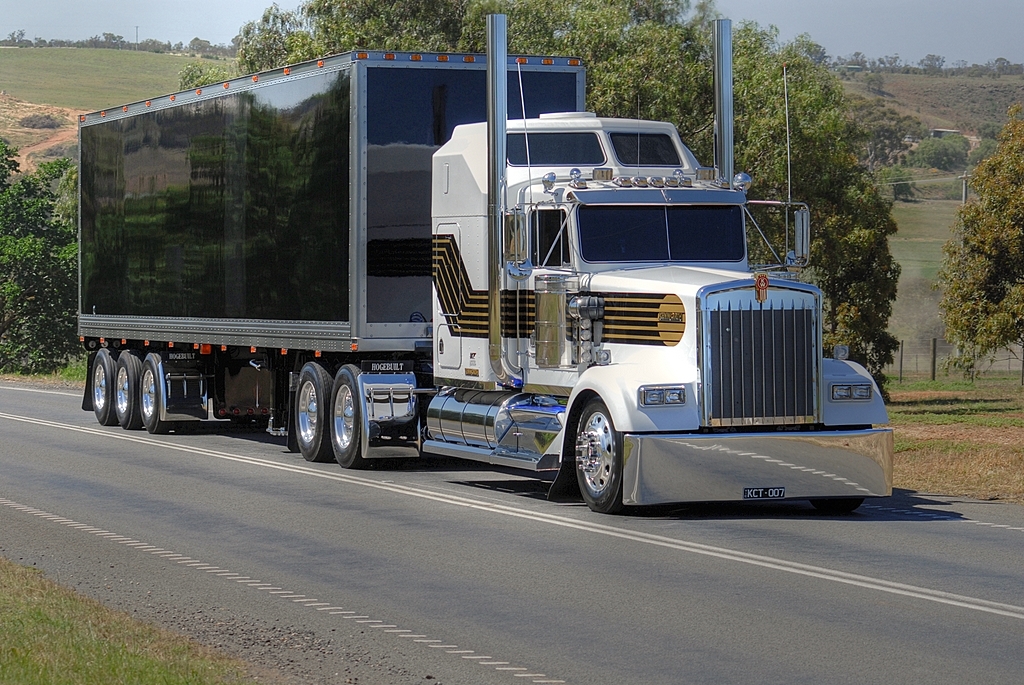 13370_Kenworth-W900L_5.jpg
