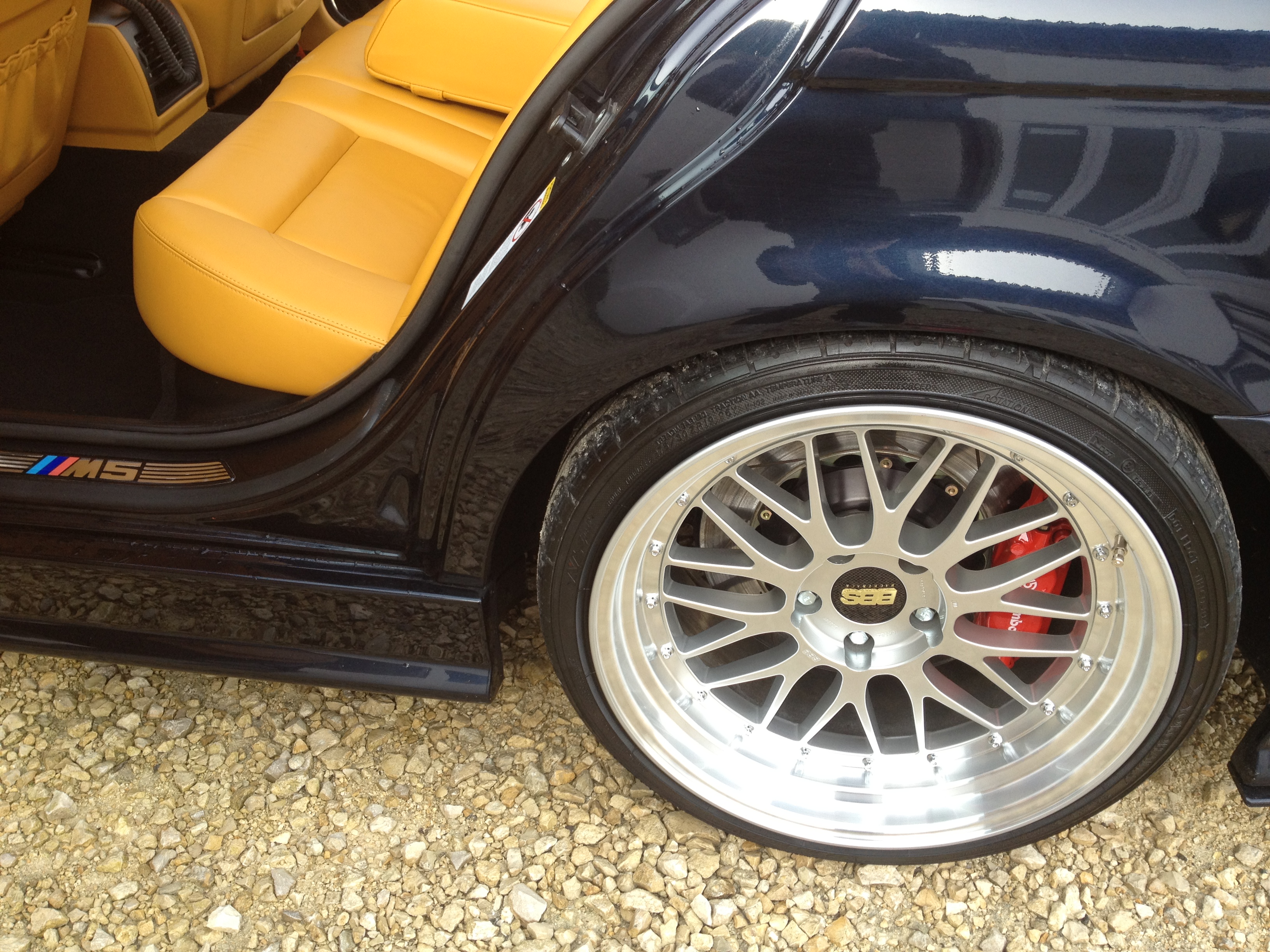 829904M51.jpg