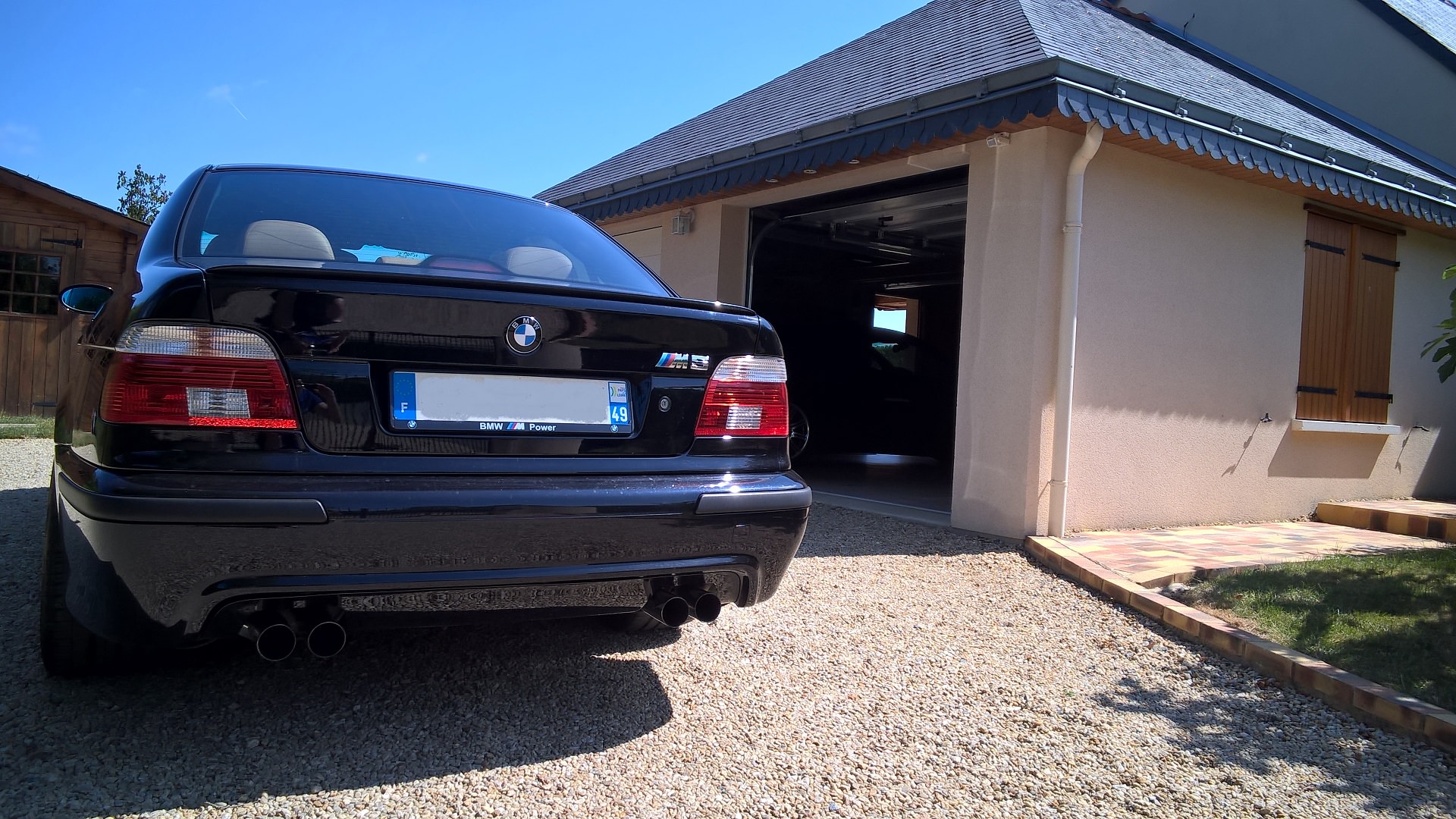 558052m5ar1.jpg