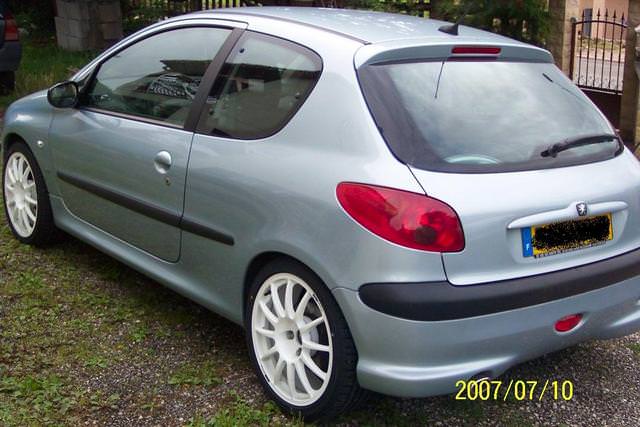 img-206459-5-voiture006nu5.jpg