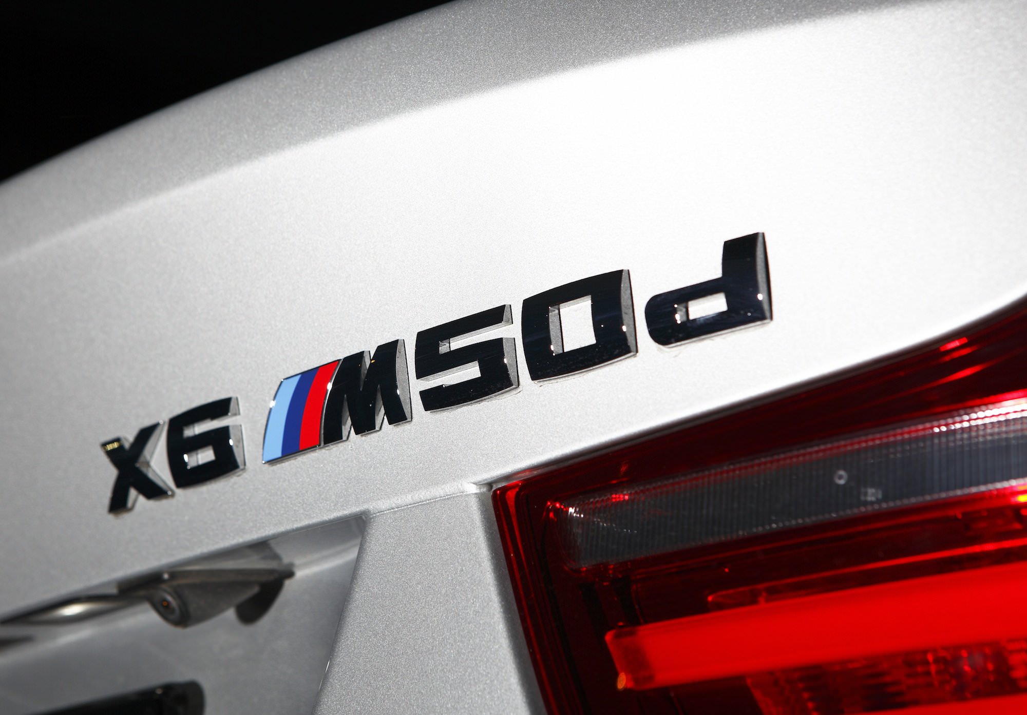 BMW-X6-M50d-badge1.jpg