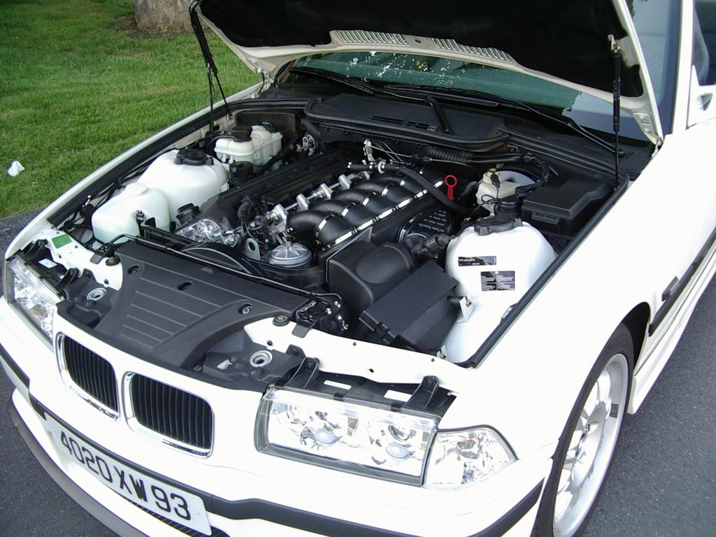 img-40651-4-3L2 blanc moteur 3 quart.jpg