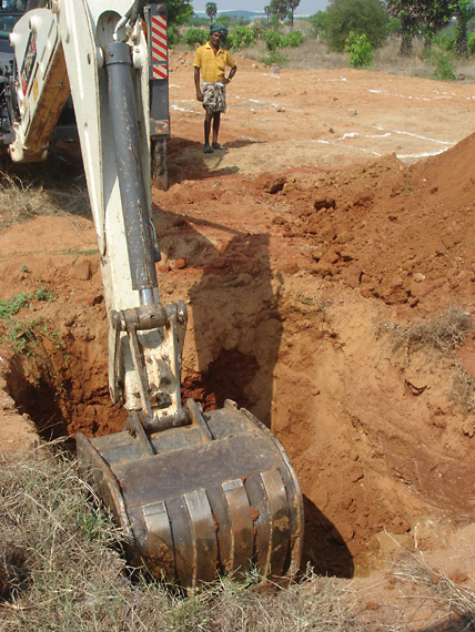 2009.04.24_02_foundation-diging-gcp.jpg