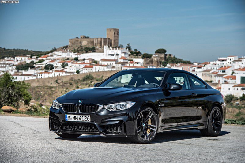 BMW-M4-Coupe-in-Black-Sapphire-3.jpg