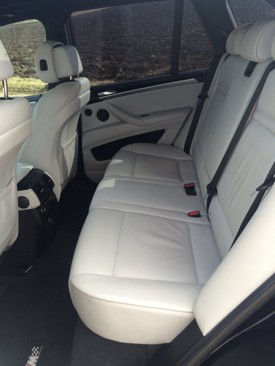 X5M-interieur-arriere.jpg