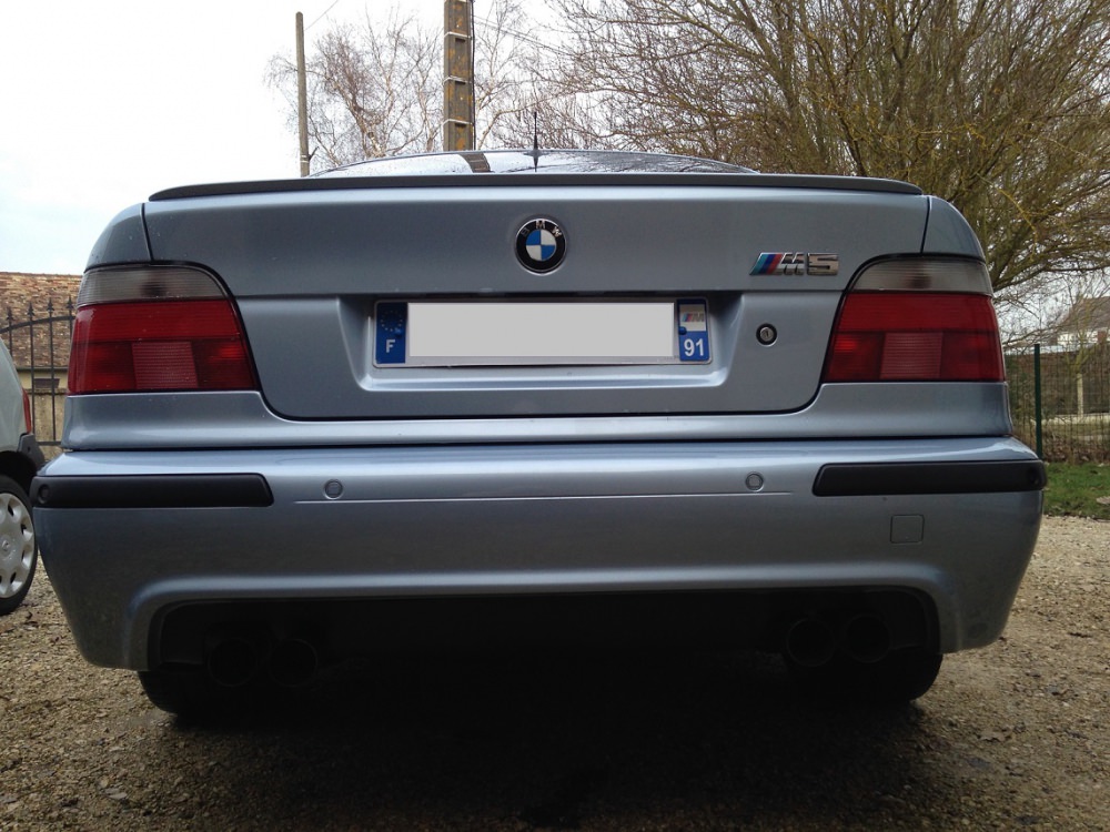 M5 e39 rear view.jpg
