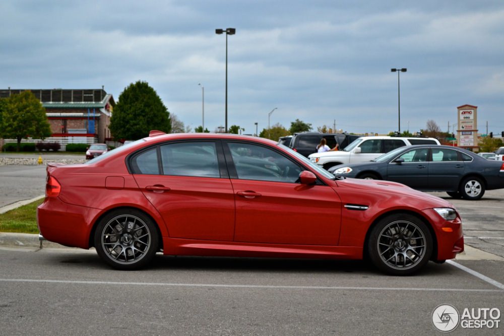 bmw-m3-e90-sedan-2009-c934721102013050945_1.jpg