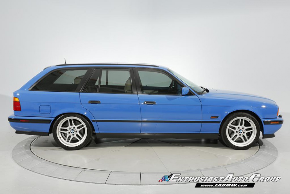 BMW-M5-Touring-Santorin-Blue-14.jpg