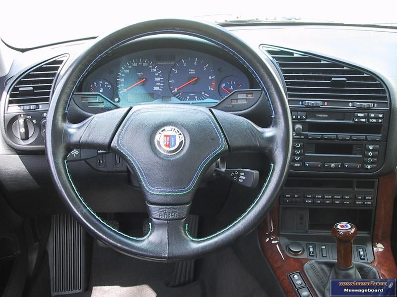 1032Touring_cockpit.jpg.a0aea72cffd6430ccadda55027f70351.jpg