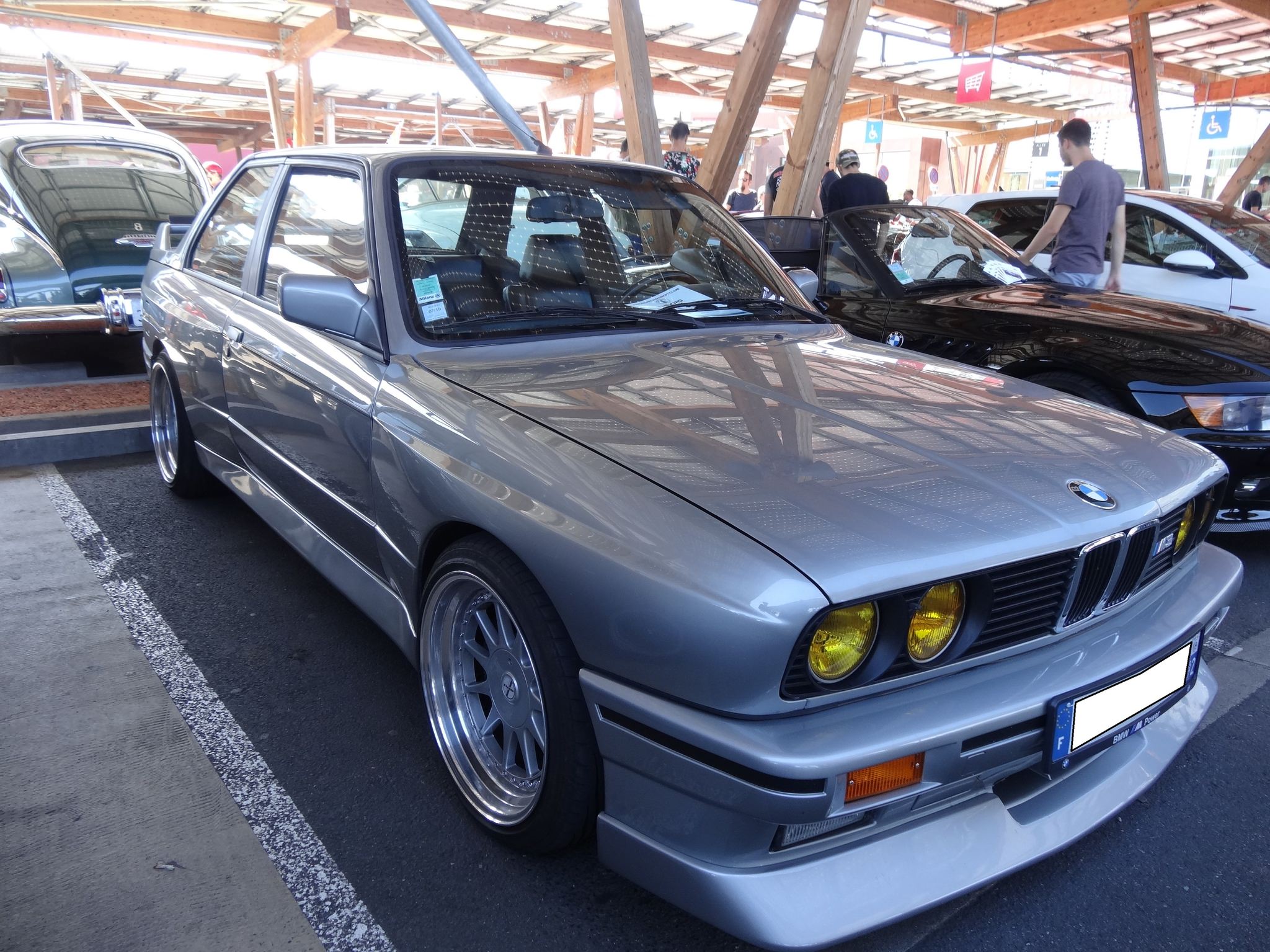 M3e30-gris1.JPG