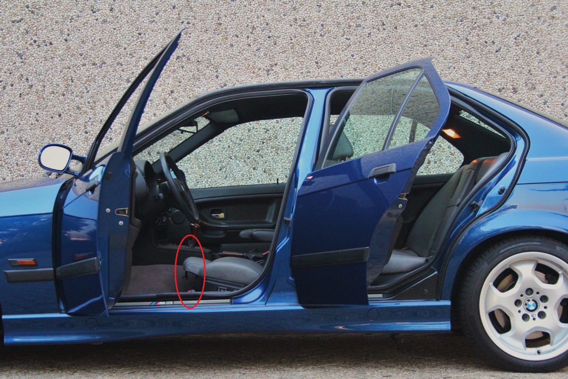 1293876535_BMWM3Avusblaue36(14)-1.JPG.52f34b3569a217ff3b20e42965d311b6.JPG