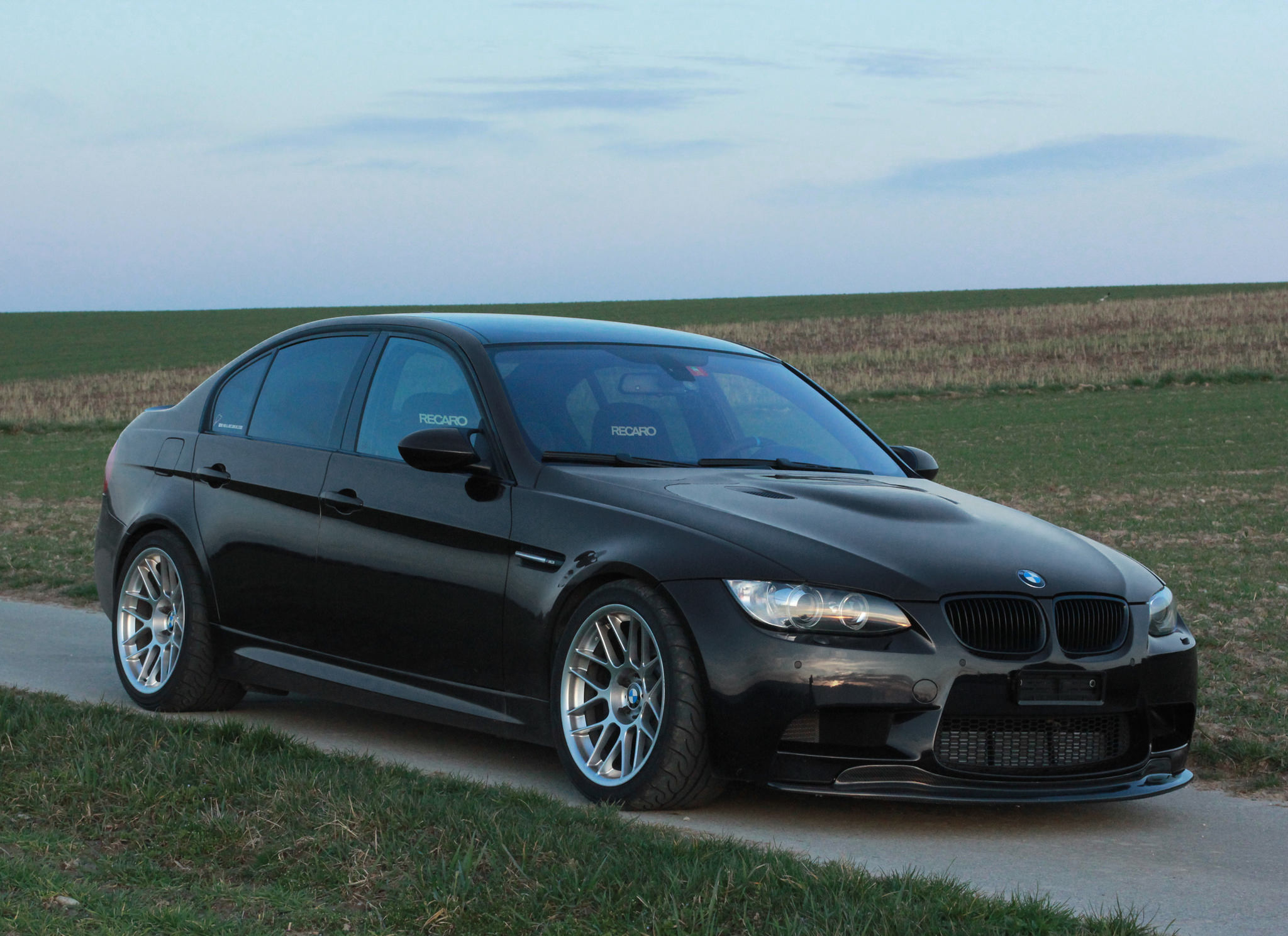m3e90-color01.jpg