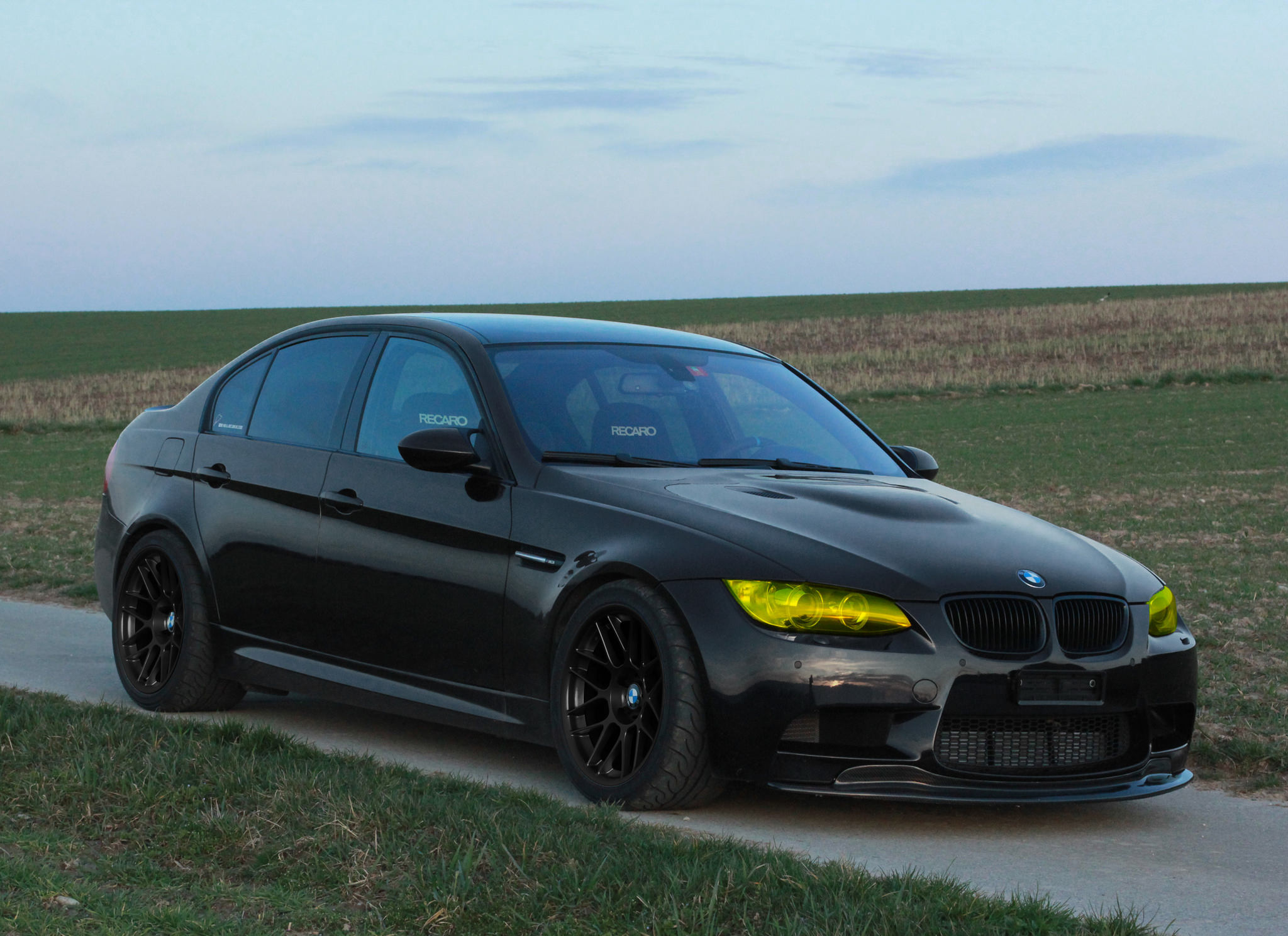 m3e90-color02.jpg