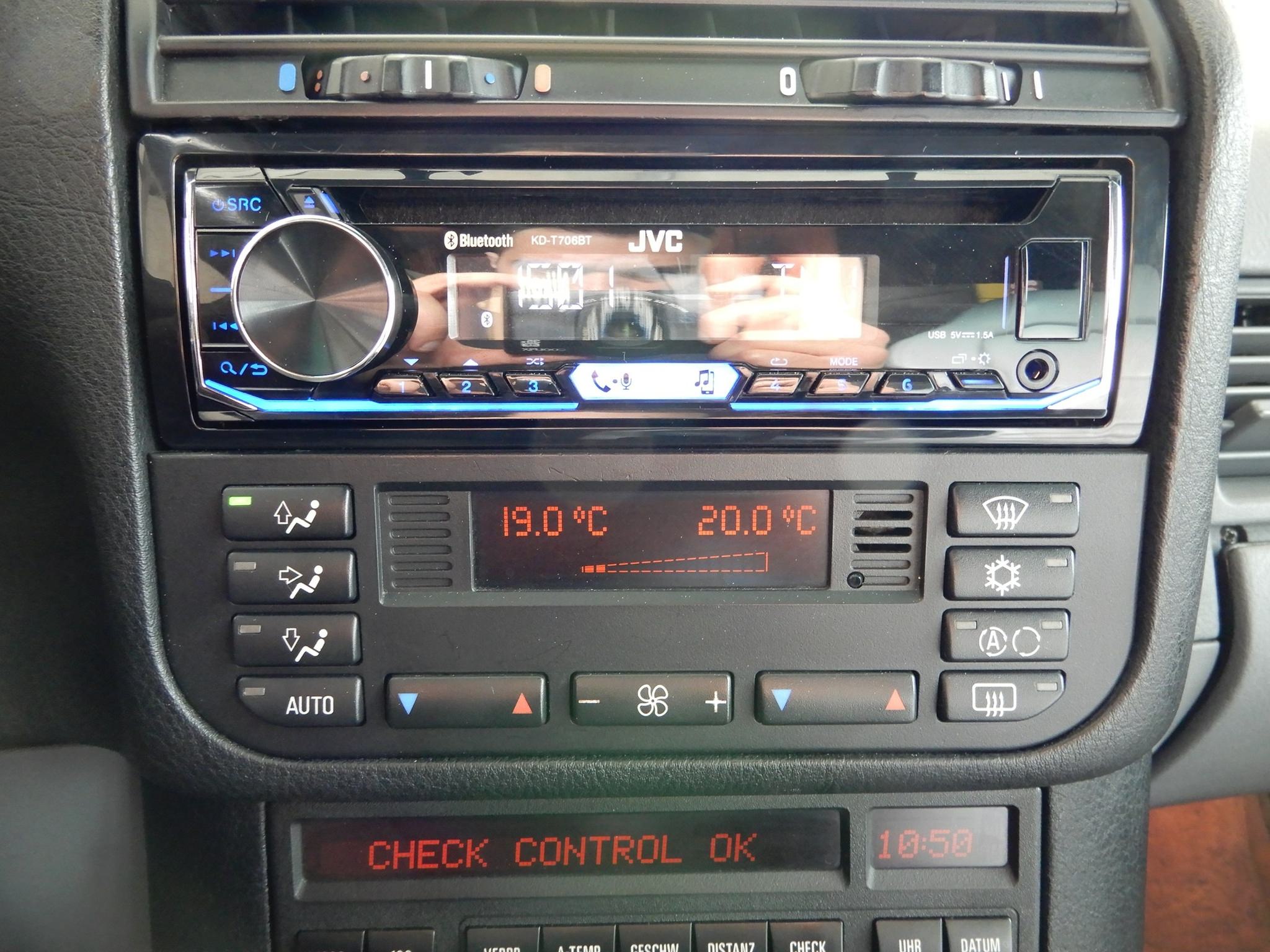 bostongruen_e36_console.jpg