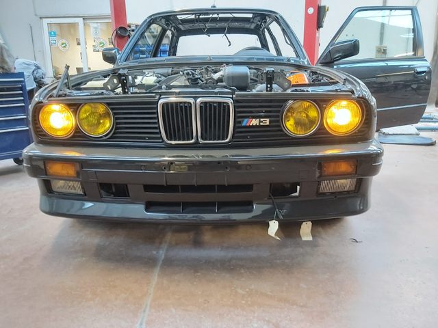 phares e30.jpg