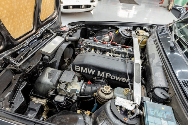 1990_bmw_m3_158405014265ef66e7dff9f98761990_bmw_m3_15840501409f98764dae35d755f-7861-44b3-80d0-b316ea939e2a-Q04LFK.jpg