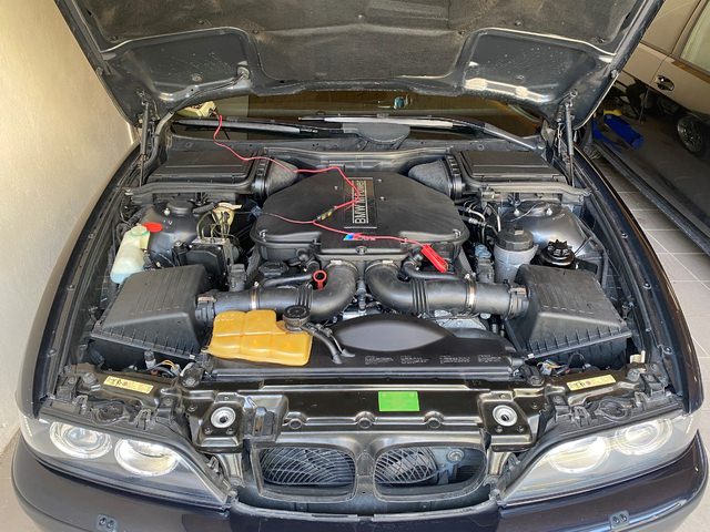BMW M5 Chris Baie moteur.jpg
