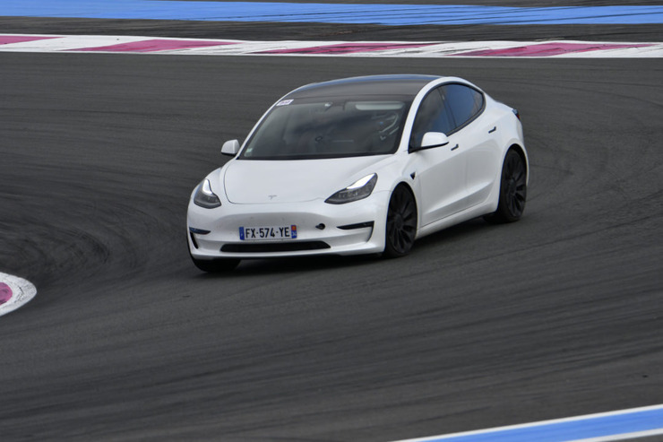 Tesla Model 3_1.jpeg