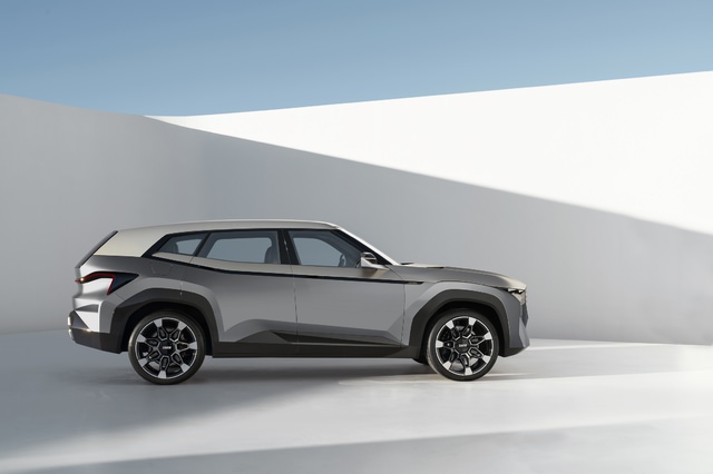 bmw-concept-xm-g09-P90445540.jpg
