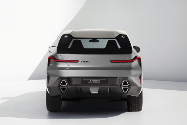bmw-concept-xm-g09-P90445543.jpg