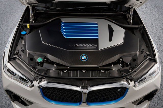 P90432995_bmw-ix5-hydrogen-08.jpg