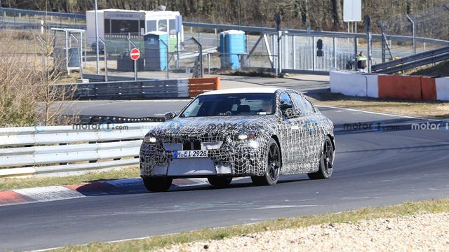 2024-bmw-m5-spy-photo.jpg