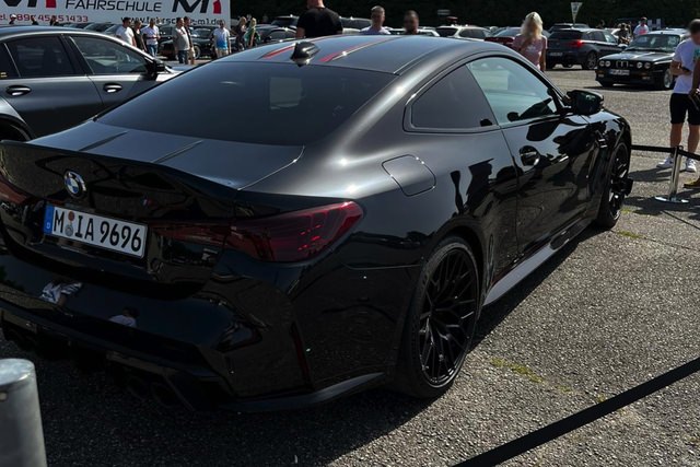 BMW-M4-CSL-G82-Schwarz-Live-Fotos-04.jpg