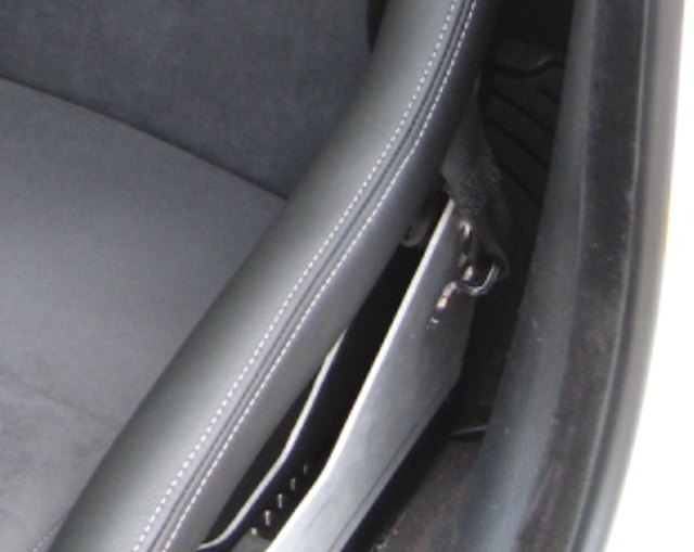 recaro E90 fixation ceinture.JPG